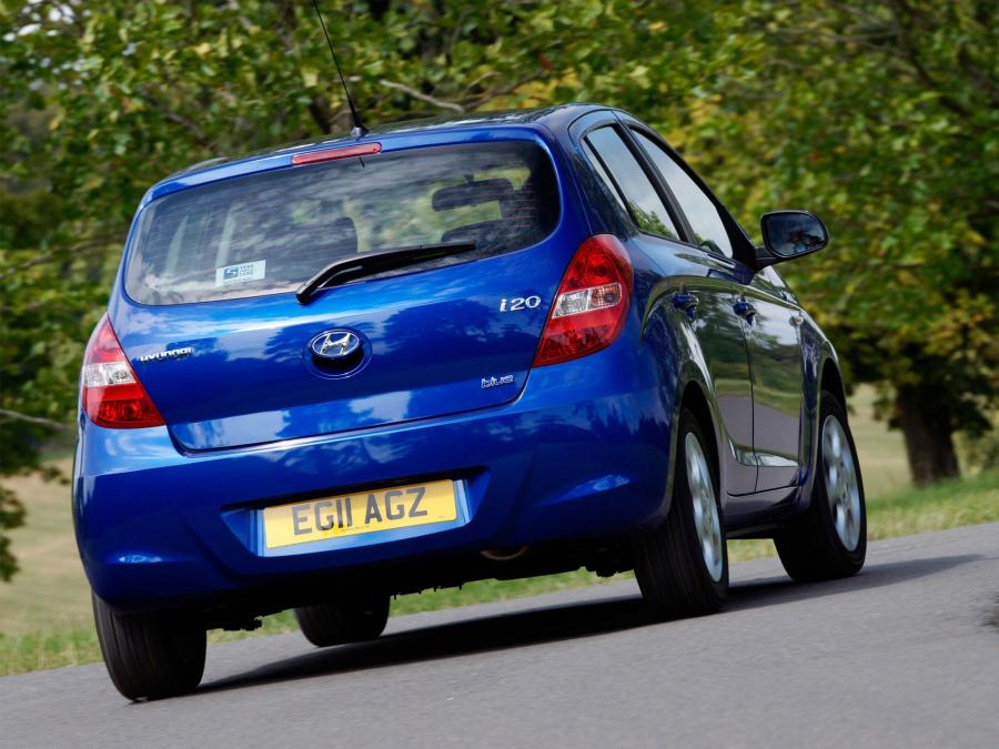  Hyundai i20 5-Door Blue Drive 2010 года  (UK) (фото 9 из 11)